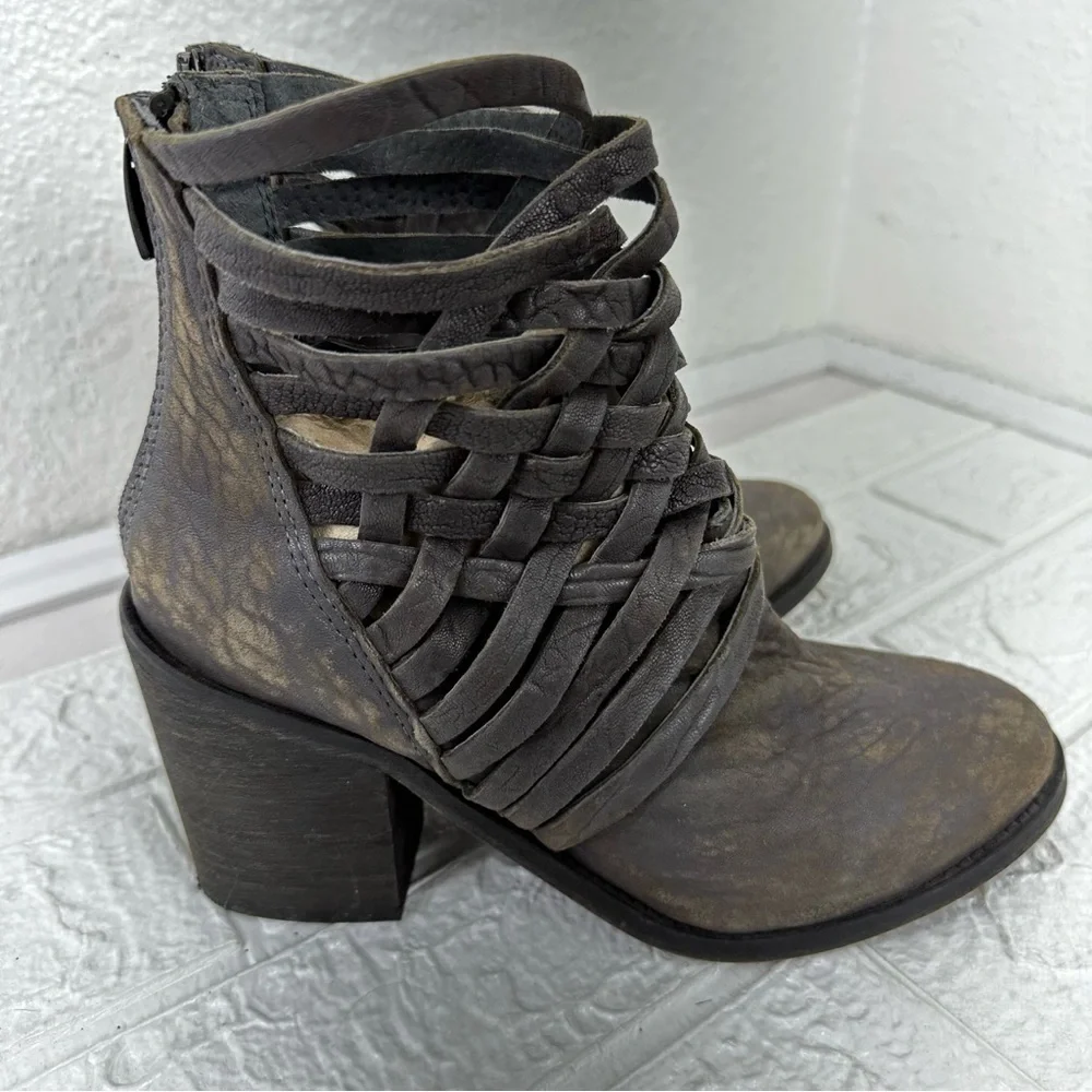 FREE PEOPLE Carrera  Gray Distressed  Leather Ankle  Cage Boots Size 39 US 8